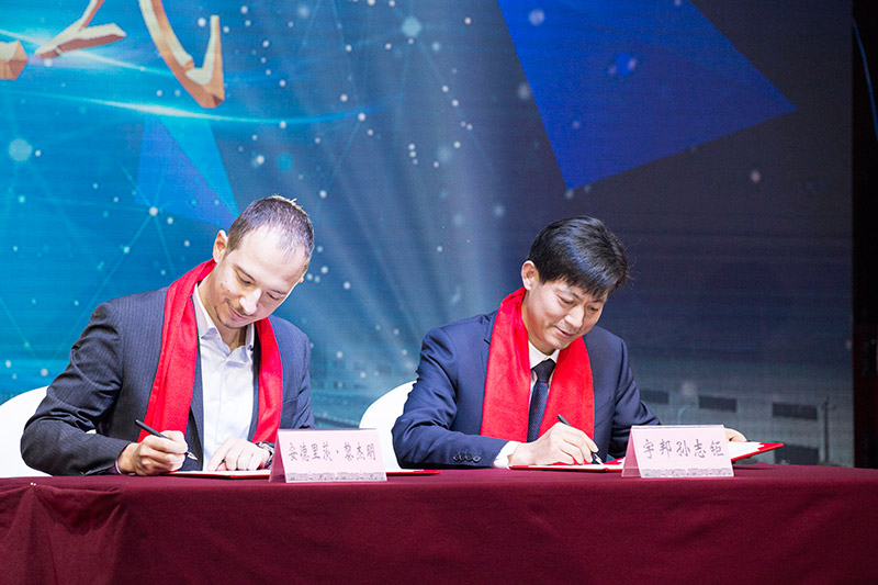 1521795077299095.jpg 簽約.JPG